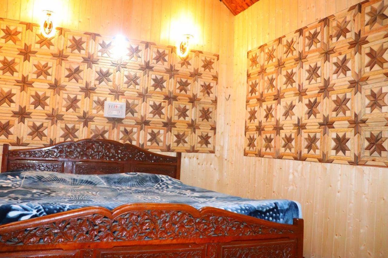 House Boat New Pala Palace Srīnagar Zewnętrze zdjęcie