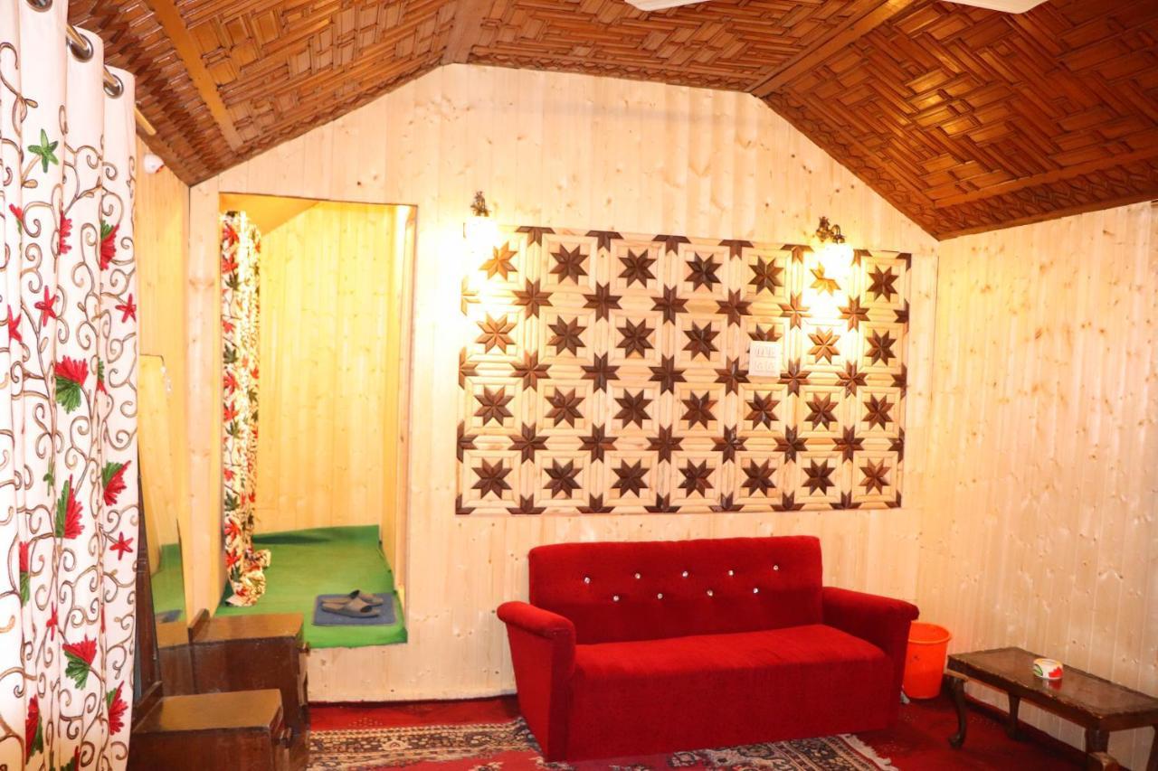 House Boat New Pala Palace Srīnagar Zewnętrze zdjęcie