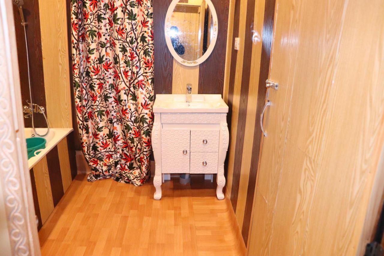 House Boat New Pala Palace Srīnagar Zewnętrze zdjęcie