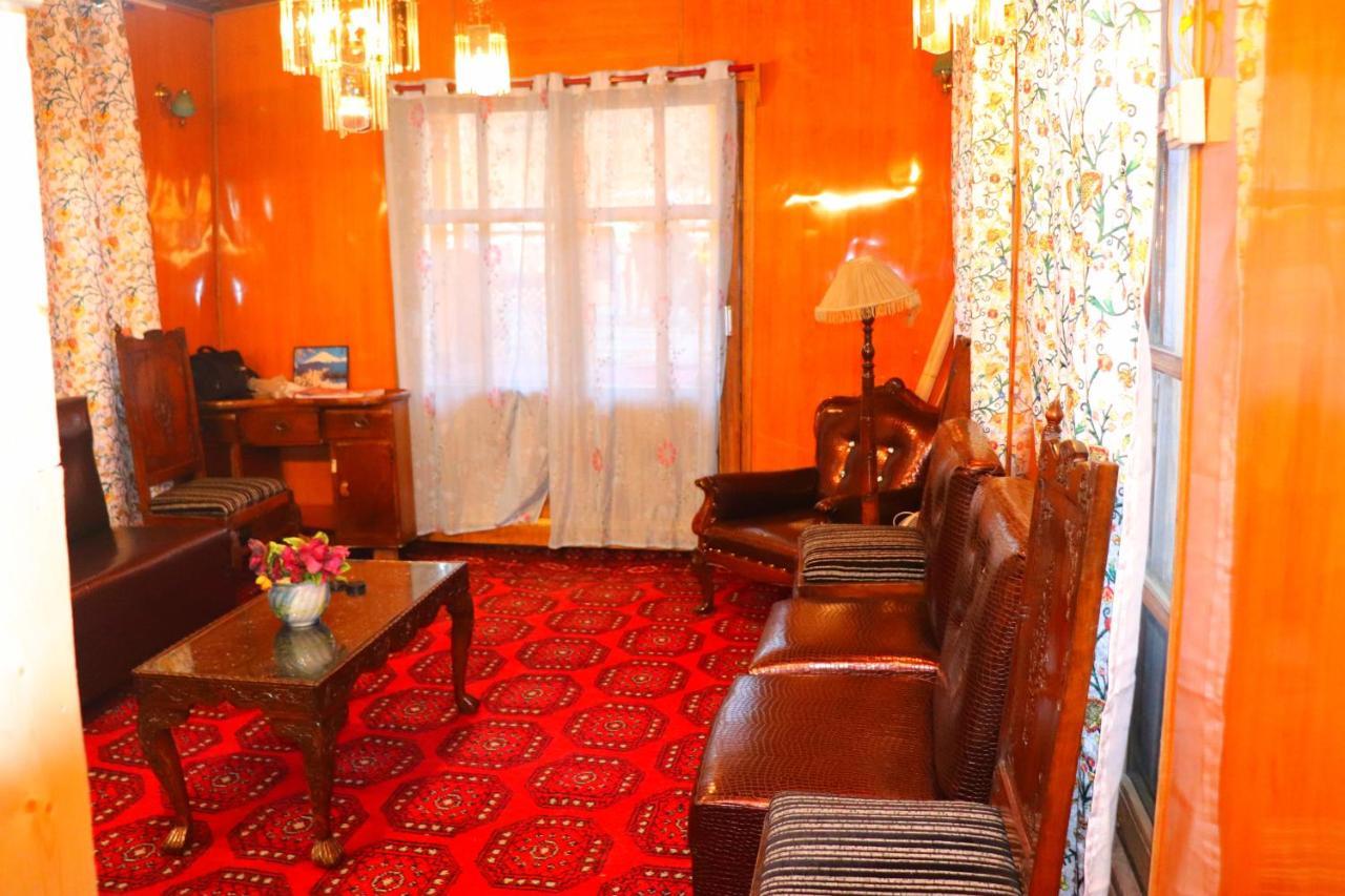 House Boat New Pala Palace Srīnagar Zewnętrze zdjęcie
