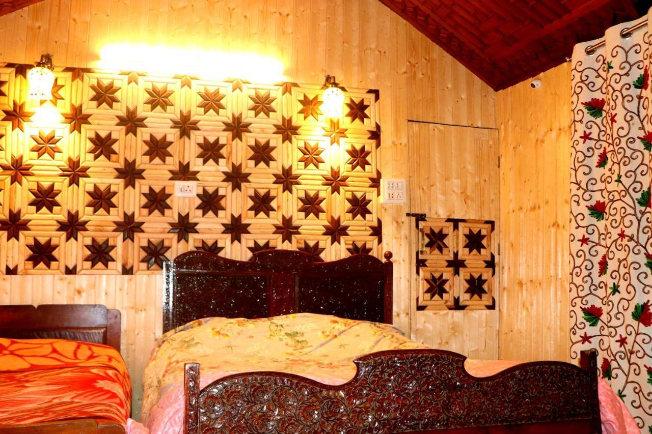 House Boat New Pala Palace Srīnagar Zewnętrze zdjęcie