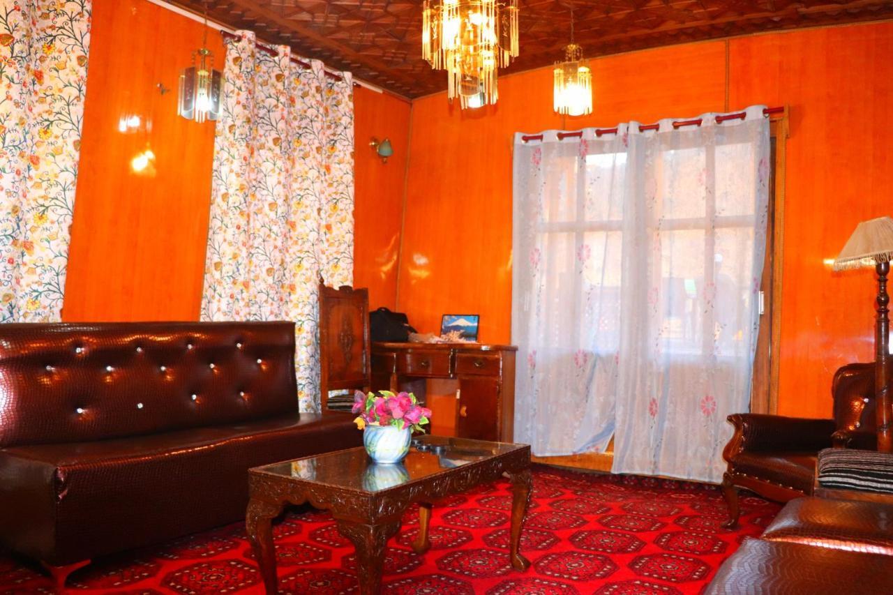 House Boat New Pala Palace Srīnagar Zewnętrze zdjęcie