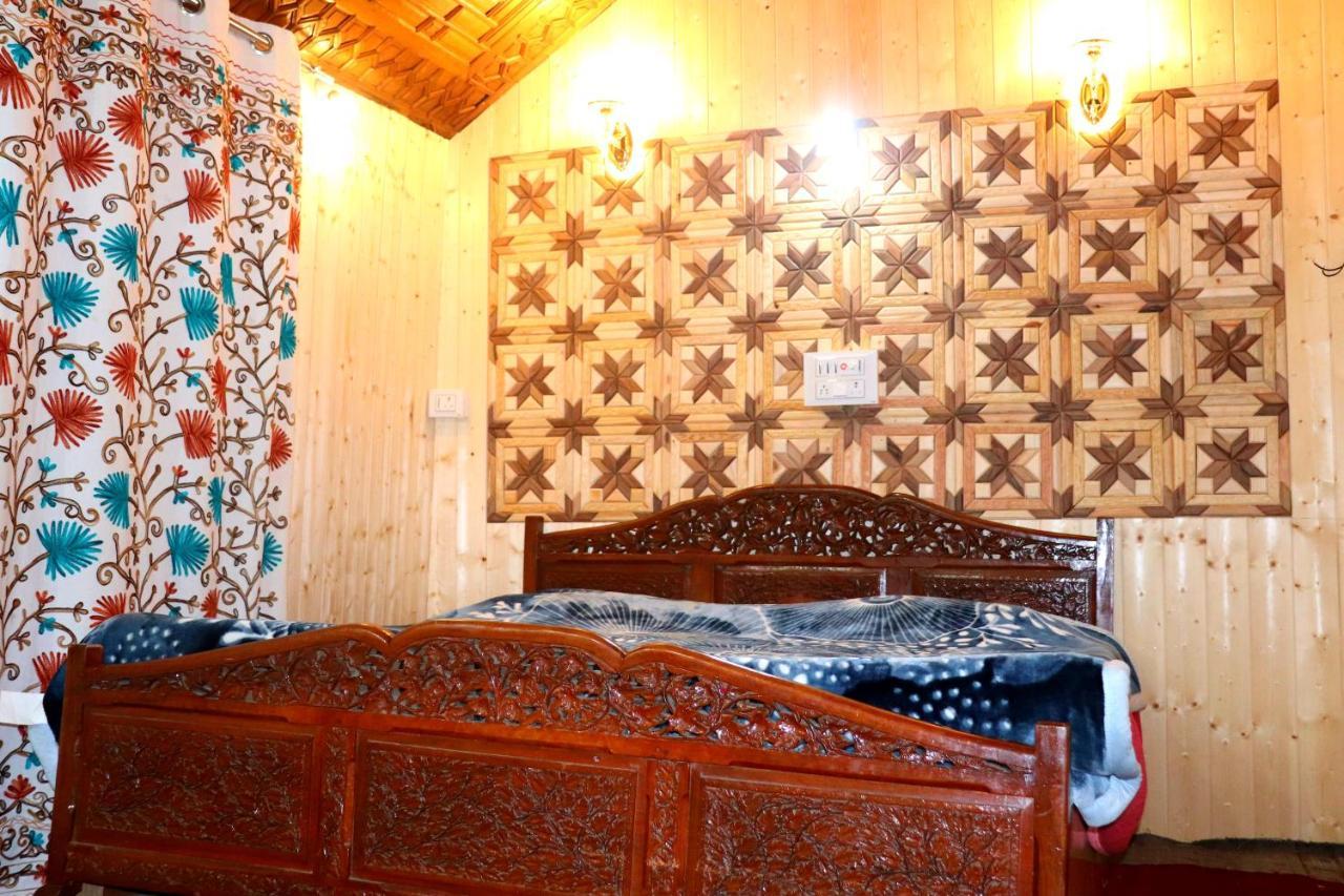 House Boat New Pala Palace Srīnagar Zewnętrze zdjęcie