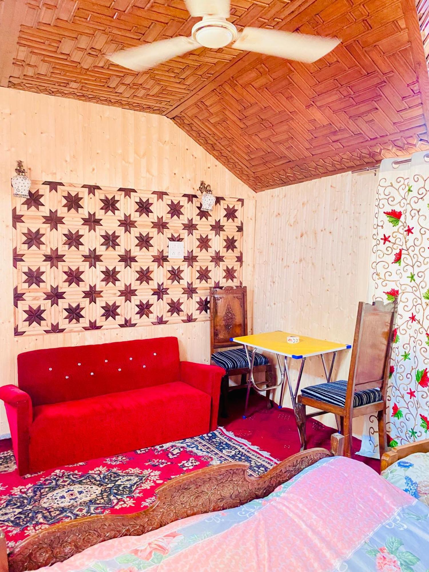 House Boat New Pala Palace Srīnagar Zewnętrze zdjęcie