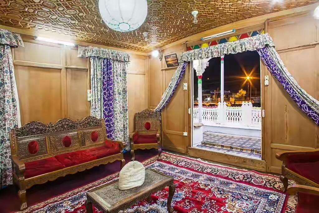 House Boat New Pala Palace Srīnagar Zewnętrze zdjęcie